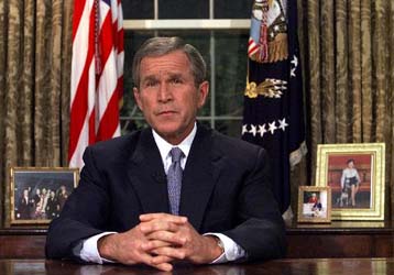 Θα χτυπήσουμε όταν εμείς επιλέξουμε, δηλώνει ο Μπους και κηρύσσει τον πόλεμο