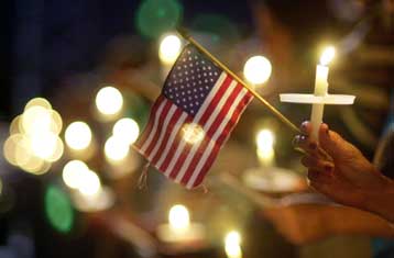 Οι Αμερικανοί θρηνούν τα θύματα των επιθέσεων – 40 δισ. δολάρια για την αντιμετώπιση της καταστροφή