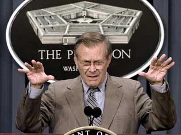 Δέκα άτομα κρατούνται στις ΗΠΑ – Δεν είμαστε σίγουροι ότι ήταν ο Μπιν Λάντεν, δηλώνει ο Ράμσφελντ