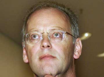 Αποφυγή σπασμωδικών αντιδράσεων στα τρομοκρατικά χτυπήματα ζητά ο Γερμανός υπουργός Αμυνας