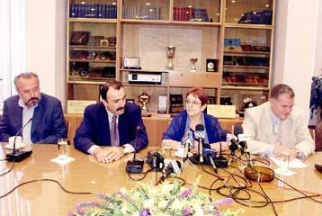 Αλλο η συμπάθεια στον αμερικανικό λαό, άλλο στην ηγεσία του, δήλωσε η γγ του ΚΚΕ