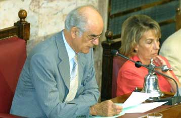 «Στοιχεία που σχετίζονται με μέλη της κυβέρνησης» προκύπτουν από το έγγραφο για τη ΔΕΚΑ