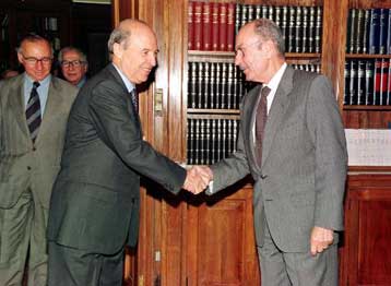 Οι τρομοκρατικές επιθέσεις δεν λύνουν προβλήματα, δηλώνει ο πρωθυπουργός