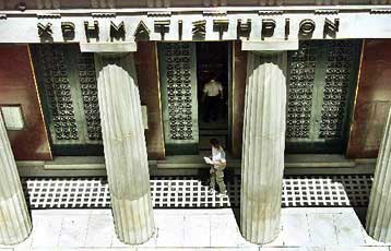 Καθυστερημένη έναρξη αλλά και απώλειες κοντά στο 9% για το ΧΑΑ – Στο ±6% το πλαφόν διακύμανσης