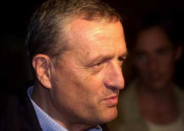 Ο Φρανσουά Λεοτάρ ζήτησε να τερματιστεί η αποστολή του στην ΠΓΔΜ