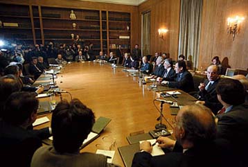 Το σχέδιο δράσης της κυβέρνησης μέχρι το 2004