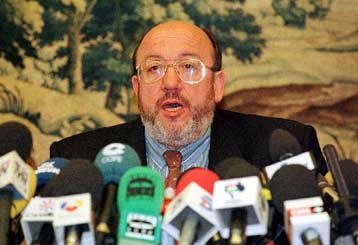 Παρέμβαση της Ευρωπαϊκής Ένωσης στη διένεξη με τα Σκόπια ανακοίνωσε ο Λουί Μισέλ