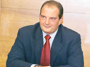 Κανέναν δεν πείθει ο Σημίτης, τονίζει ο Κώστας Καραμανλής