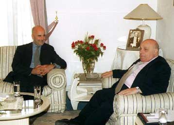 Δεν αλλάζει γνώμη ο Ντενκτάς και κατηγορεί τον Ντε Σότο για τις συνομιλίες