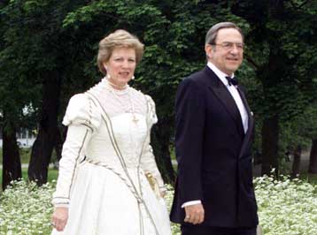 «Δεν έχω πει ότι θα μετακομίσω στην Ελλάδα το 2002» δηλώνει ο Κωνσταντίνος Γλίξμπουργκ