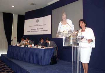 Η μεταρρύθμιση της δημόσιας διοίκησης κλειδί για την ανάπτυξη, τόνισε η Β.Παπανδρέου