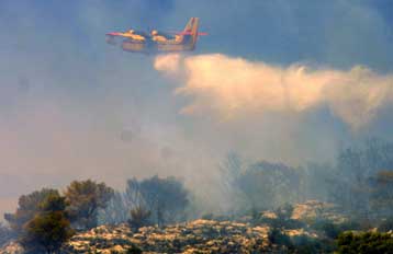 Υπό έλεγχο τέθηκε η μεγάλη πυρκαγιά στη Χαλκιδική