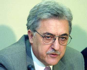 Διάλογο ή απεργία προτείνουν στον υπουργό Υγείας οι νοσοκομειακοί γιατροί