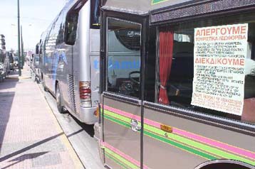 Ανεστάλη επ αόριστον η απεργία διαρκείας των ιδιοκτητών τουριστικών λεωφορείων