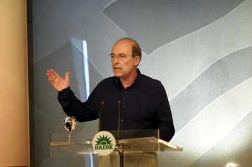 Πάνω από ένα τρισ. δραχμές το «κοινωνικό πακέτο» που εξαγγέλλει την Τρίτη ο Κ.Σημίτης