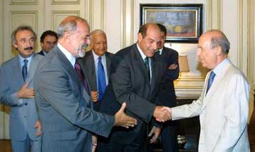 Στόχος της κυβέρνησης η πραγματική σύγκλιση, τόνισε ο Κ. Σημίτης στη συνάντηση με τον ΣΕΒ