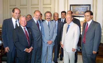 Σε κλίμα συναίνεσης η συνάντηση Σημίτη με την ηγεσία του ΣΕΒ