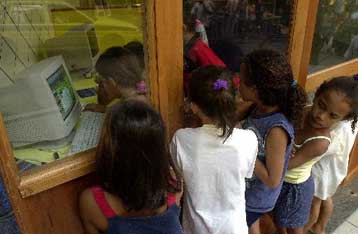 Το Διαδίκτυο εργαλείο μάθησης και… αντιγραφής για τους μαθητές, συμπεραίνει αμερικανική έρευνα