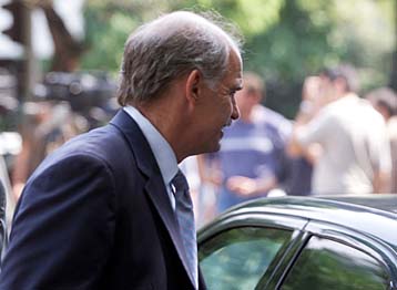 Επίσκεψη Παπανδρέου στη Λευκωσία – Συνάντηση Κληρίδη με Ντε Σότο τη Δευτέρα