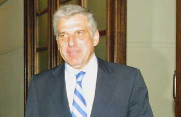 Επί τάπητος την Τρίτη «κοινωνικό πακέτο» και προϋπολογισμός του 2002 στην Κυβερνητική Επιτροπή