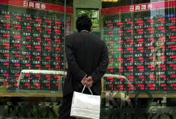 Νέο αρνητικό ρεκόρ κατέγραψε τη Δευτέρα ο Nikkei