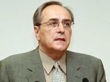 Το ΠΑΣΟΚ εμμένει στην πολιτική του, δηλώνει ο Νίκος Κωνσταντόπουλος