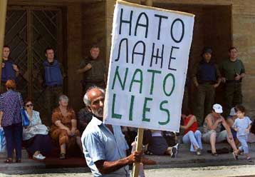 Αδιέξοδο στην πολιτική, βόμβες στους δρόμους της ΠΓΔΜ και λύση δεν υπάρχει…