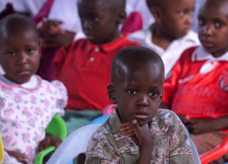 Η Ουγκάντα επιταχύνει τις διαδικασίες δοκιμής εμβολίων κατά του AIDS