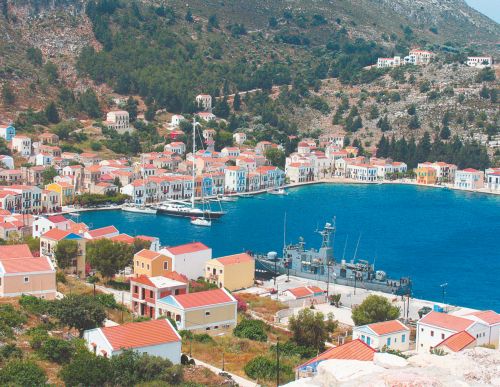 Δεν θα αυξηθούν οι χαμηλοί συντελεστές ΦΠΑ σε νησιά, διαβεβαιώνει το ΥΠΟΙΚ