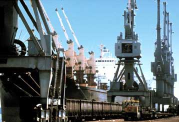 Απεργούν τη Δευτέρα και την Τρίτη οι εργαζόμενοι στα λιμάνια