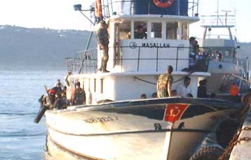 Κοντά στο Γύθειο το τουρκικό πλοίο με τους 400 λαθρομετανάστες