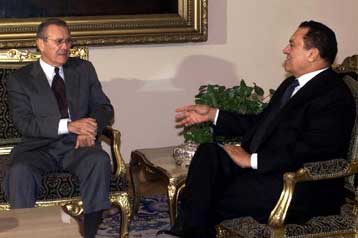Ταύτιση απόψεων Αιγύπτου και ΗΠΑ για την τρομοκρατία διαπίστωσε ο Ράμσφελντ