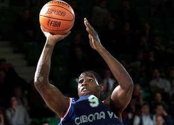 Η Τσιμπόνα (78-67 τη Μακάμπι) στέφθηκε -από το… πουθενά- βασίλισσα της Ευρώπης