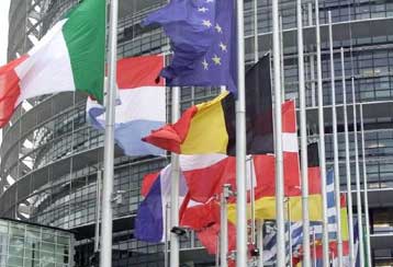 Εναρμόνιση της ελληνικής νομοθεσίας με την κοινοτική για τις δημόσιες συμβάσεις ζητά η Κομισιόν