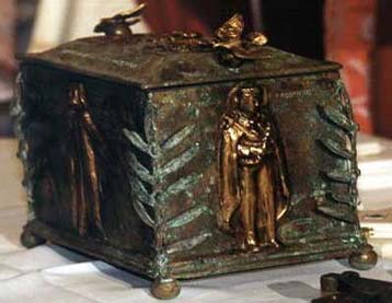 Κουτί θαμμένο επί 200 χρόνια ανακάλυψαν εργάτες στην Ιρλανδία