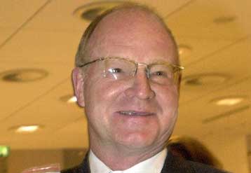 Για χαμηλότερη ανάπτυξη το 2002 προειδοποιεί ο Ερνστ Βέλτεκε