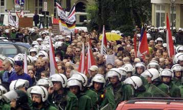 Φιάσκο η πορεία των νεοναζί στην επέτειο ενοποίησης των δύο Γερμανιών