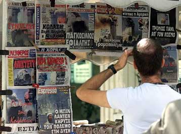 Οδύνη και ανησυχία για τις επιθέσεις στις ΗΠΑ κυριαρχούν στην ελληνική κοινή γνώμη