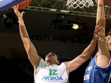 Την ήττα γνώρισε ο Παναθηναϊκός 94-76 από την Τσιμπόνα και έμεινε εκτός διεκδίκησης του τίτλου του