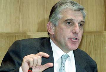 Από τις δημοσιονομικές ανάγκες του 2002 θα εξαρτηθεί η χορήγηση του οικογενειακού επιδόματος