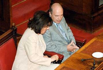 Στη Βουλή το νομοσχέδιο για τον καθορισμό του αιγιαλού και της παραλίας