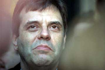 Στο τραπέζι και όχι σε δημοψήφισμα για το μέλλον του Μαυροβουνίου, παρακινεί ο Κοστούνιτσα