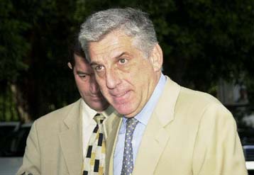 Κατατέθηκε στη Βουλή το προσχέδιο του προϋπολογισμού 2002 – Έντονη αβεβαιότητα στο ΥΠΕΘΟ