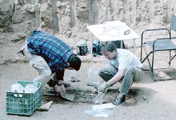 Δύο ρωμαϊκοί τάφοι και κτερίσματα ήλθαν στο φως από ανασκαφή στη Δράμα