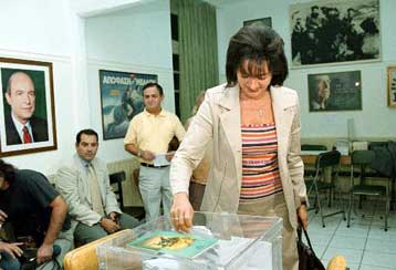 «Ενότητα και ανανέωση» τα κλειδιά για τη νίκη του ΠΑΣΟΚ, δηλώνει η υπουργός Εσωτερικών