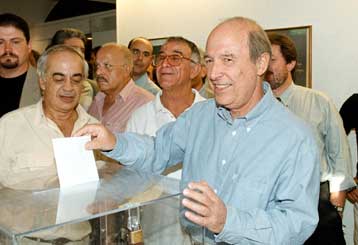 Πλειοψηφία των «εκσυγχρονιστών» στις εσωκομματικές εκλογές του κυβερνώντος κόμματος