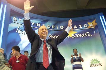 Καθαρή και δυνατή εντολή ζήτησε ο Σημίτης από τους συνέδρους