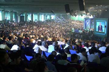 Κριτικός έναντι του κυβερνώντος κόμματος ο Κωνσταντόπουλος στο χαιρετισμό του