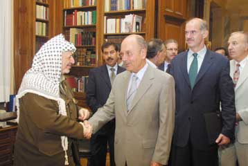 Με τον Κ.Στεφανόπουλο συναντήθηκε προτού αναχωρήσει από την Αθήνα ο Γιασέρ Αραφάτ