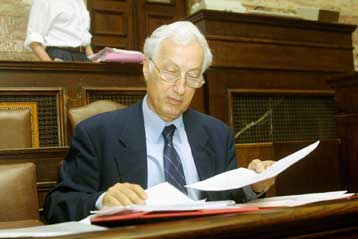 Επιφυλακτικός απέναντι στα στρατιωτικά μέτρα εμφανίζεται ο υπουργός Δικαιοσύνης